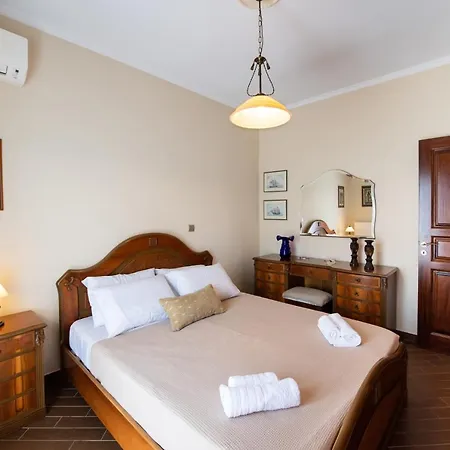 빌라 Luxury Rustic Mountain View Lefkáda